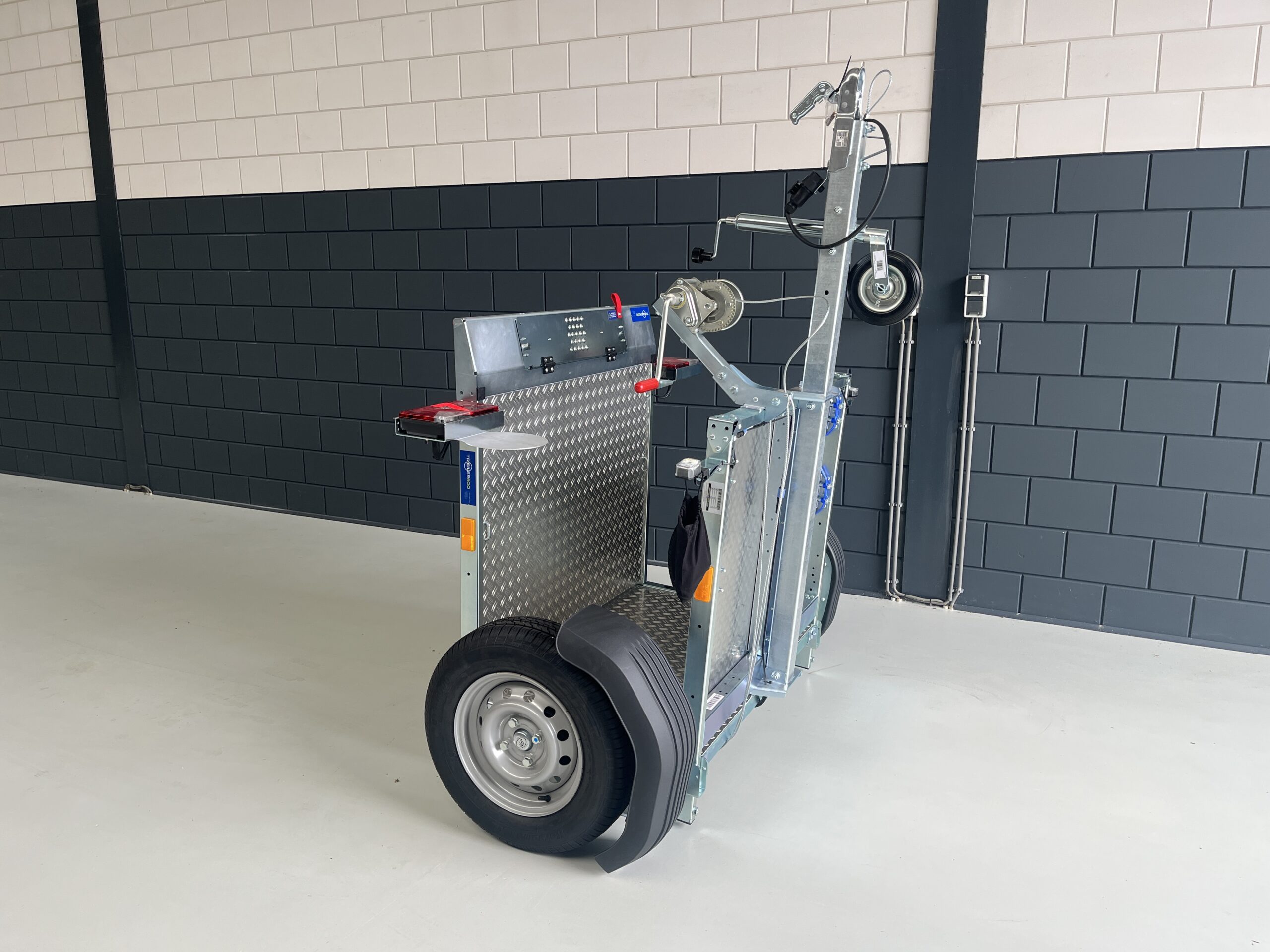 TRIELER 500 motoraanhangwagen samengevouwen