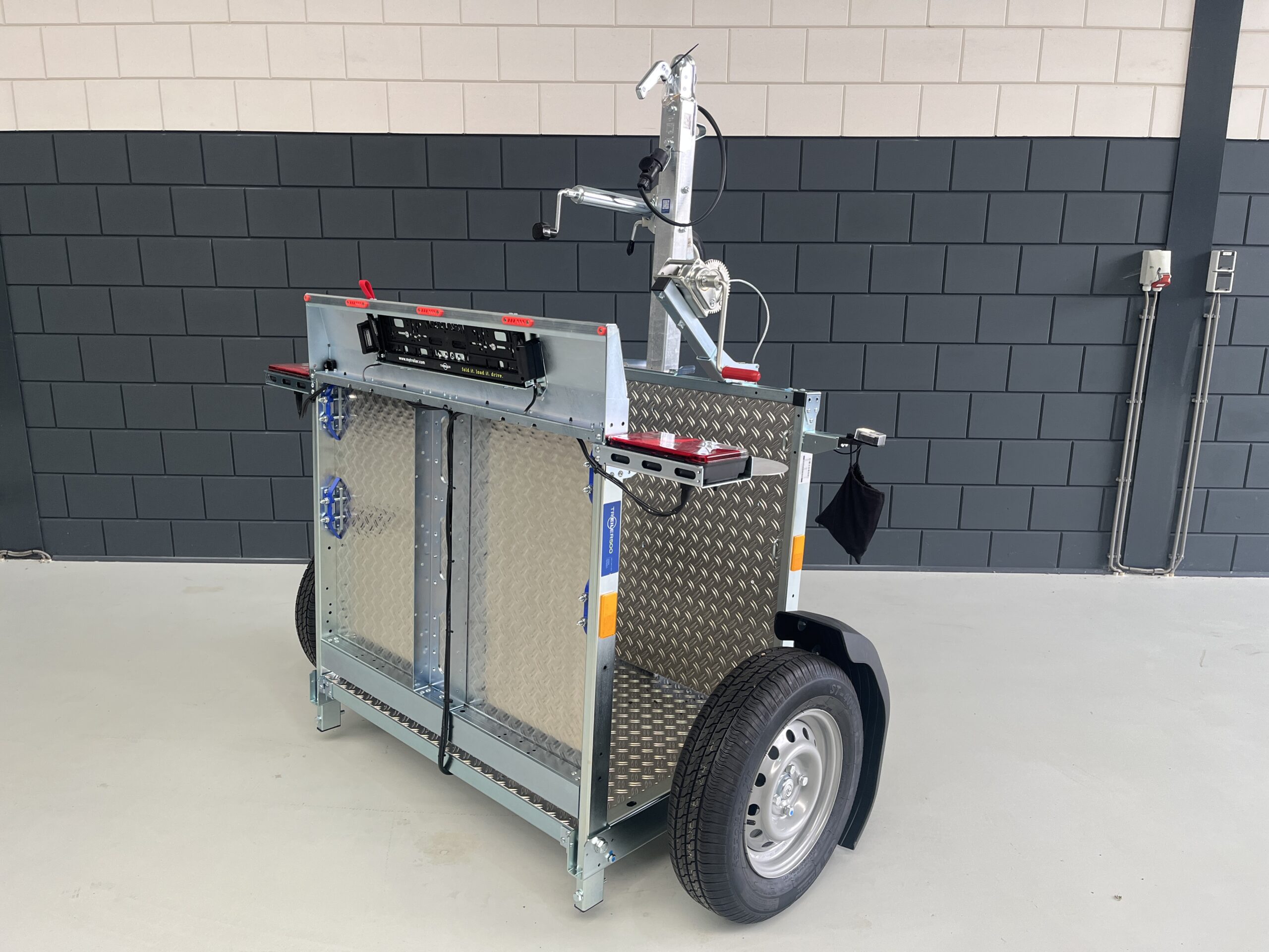 TRIELER 500 motoraanhangwagen samengevouwen