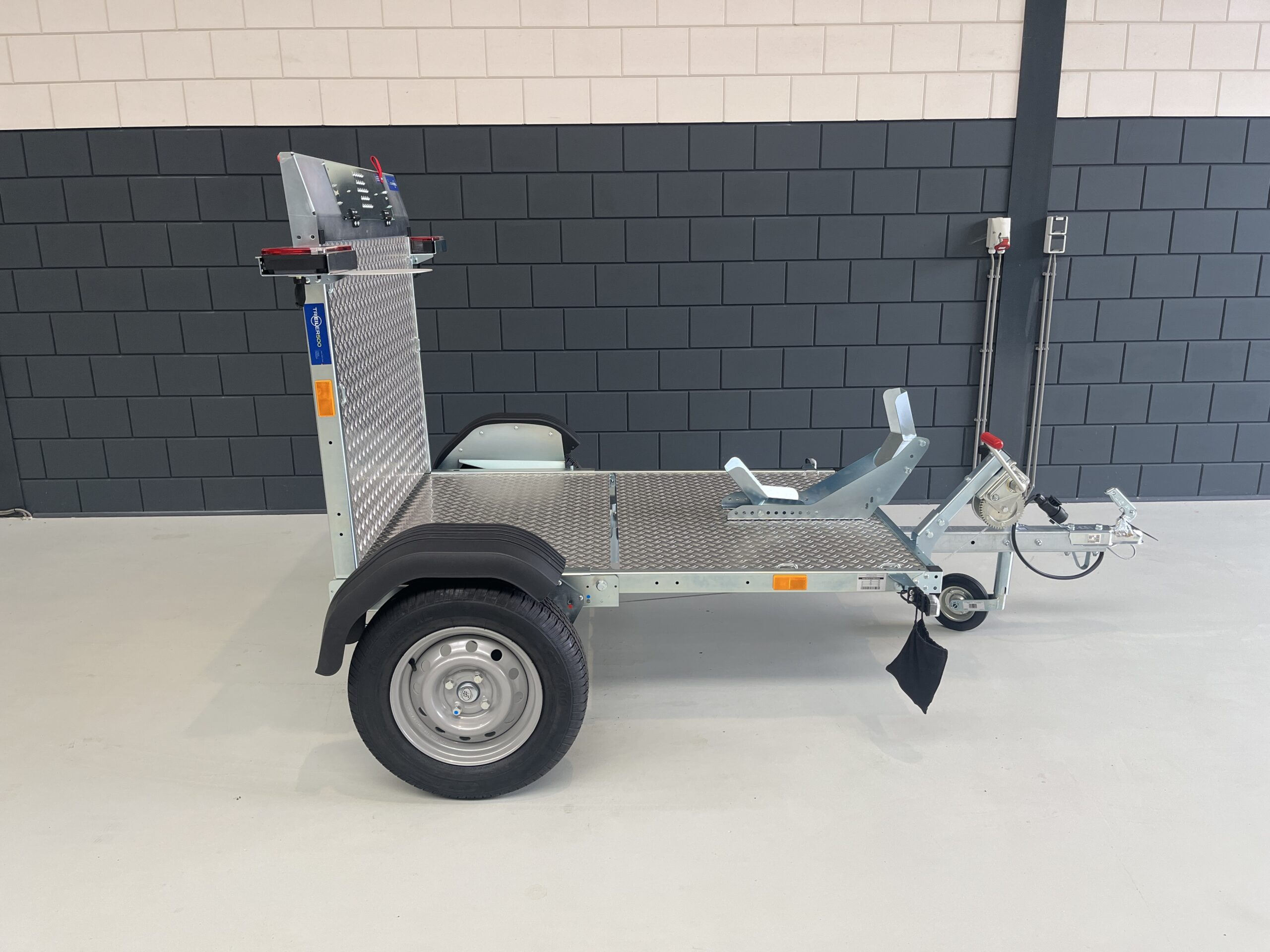 TRIELER 500 motoraanhangwagen deels samengevouwen
