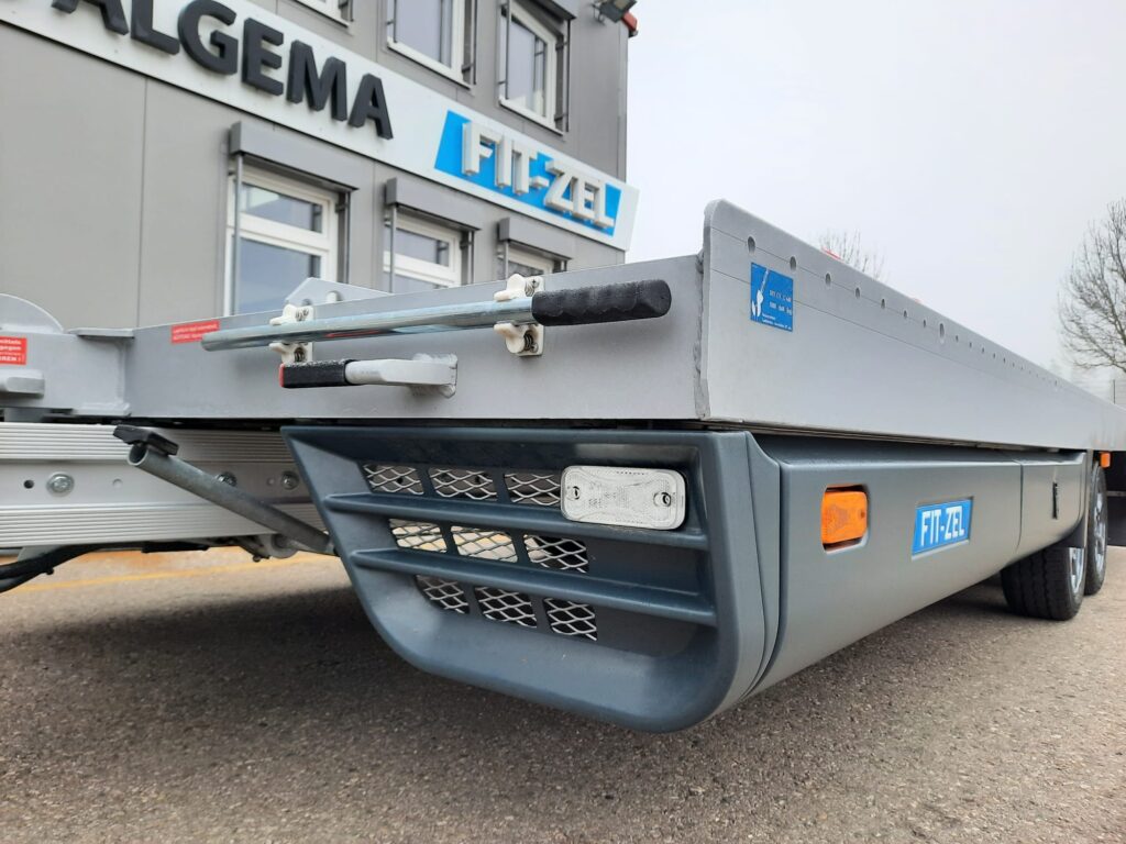Voor de zijkant van uw aanhanger is het verplicht om markeringslichten of contourverlichting te hebben wanneer uw aanhanger langer is dan 6 meter. Deze contourverlichting dient oranje of ambergeel te zijn.