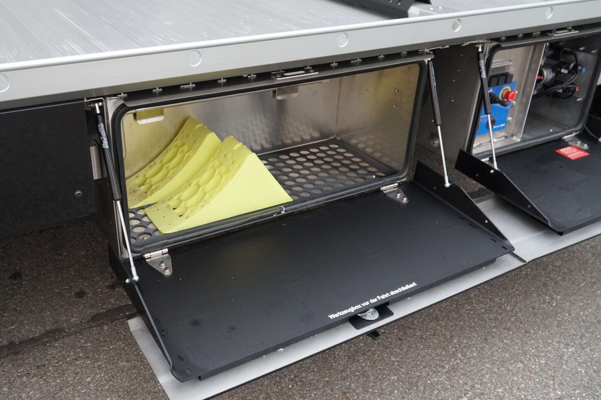ALGEMA FIT-ZEL oprijwagens op Renault Master - Afbeelding 3
