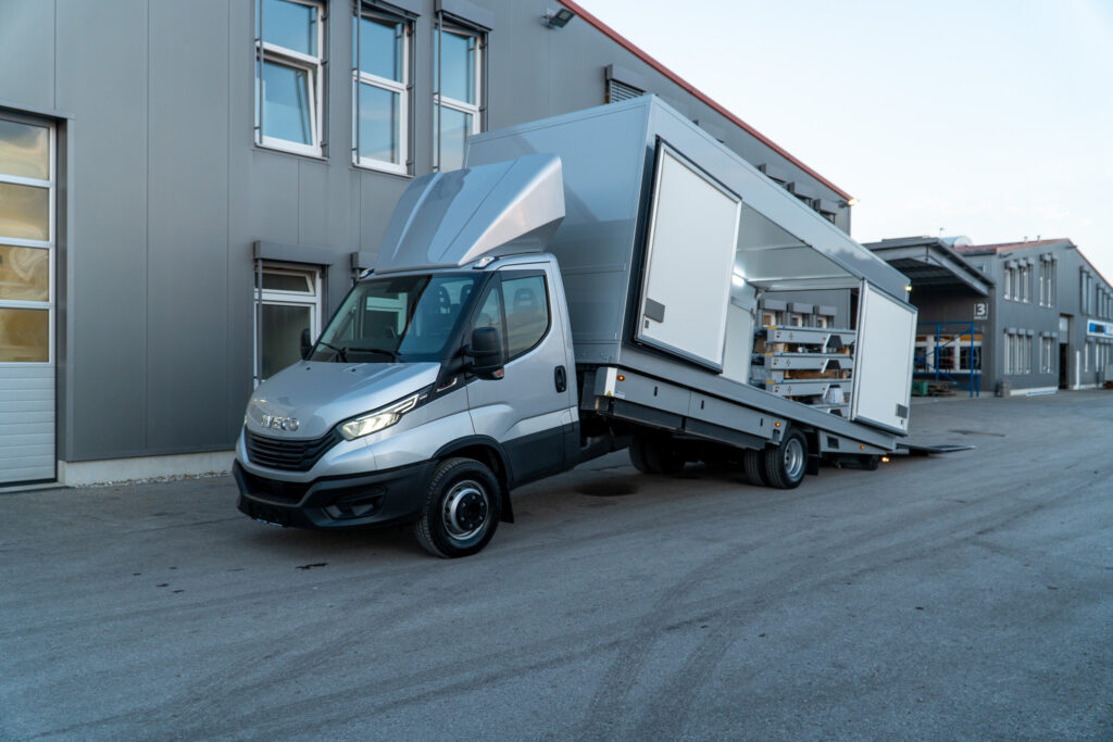 Iveco Daily gesloten autotransporter